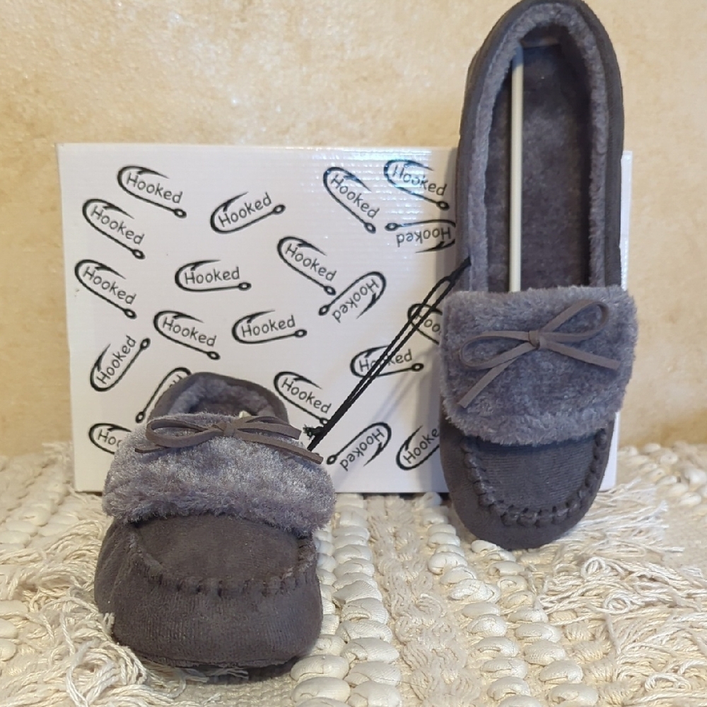NIB Women's Gray Faux-Fur Moccasin Slippers